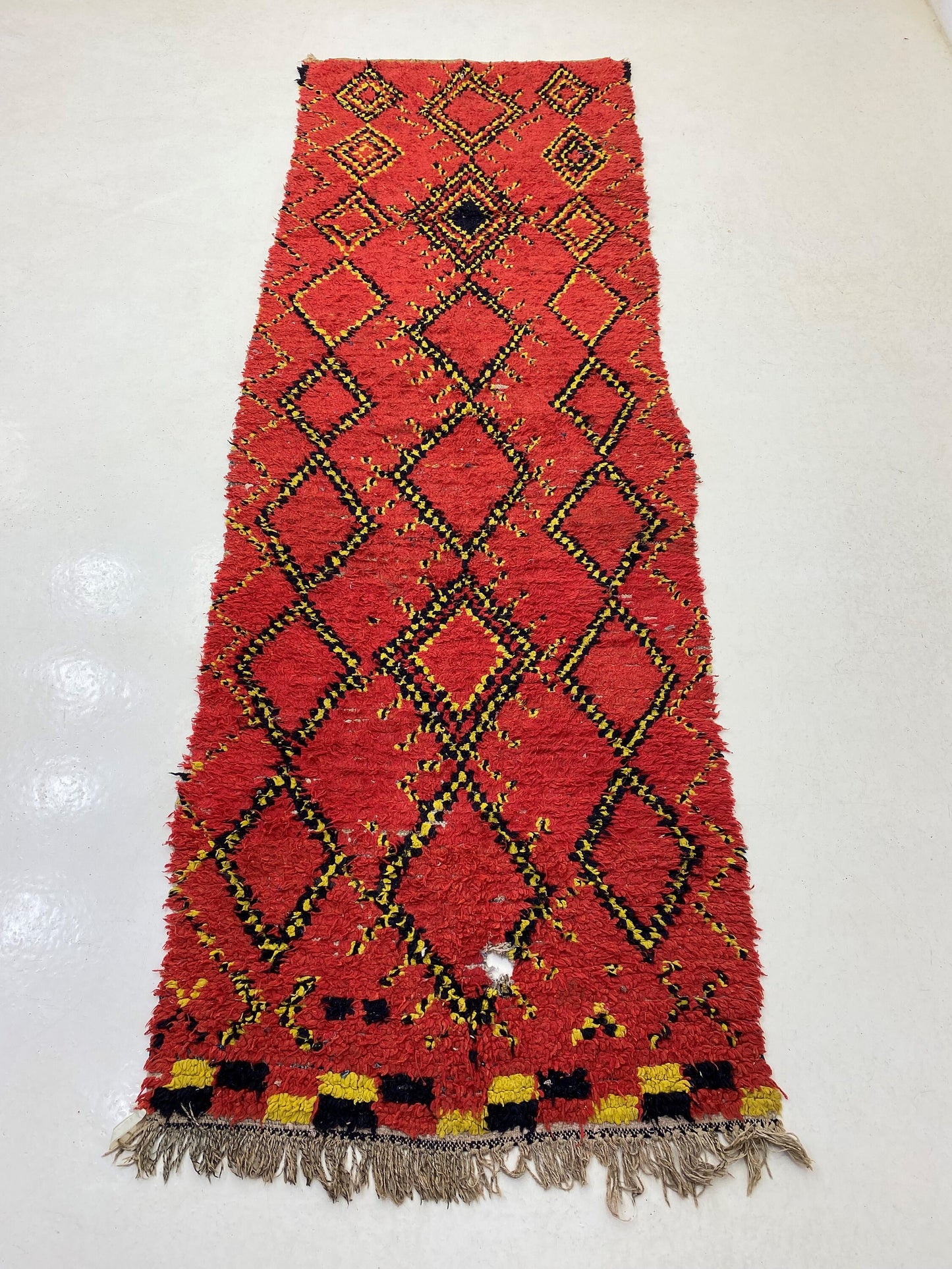 Tapis marocain vintage à losanges 3x9, tapis de couloir berbère unique bohème.