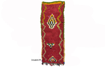 Tapis de couloir marocain rouge étroit 3x8,5 pieds.