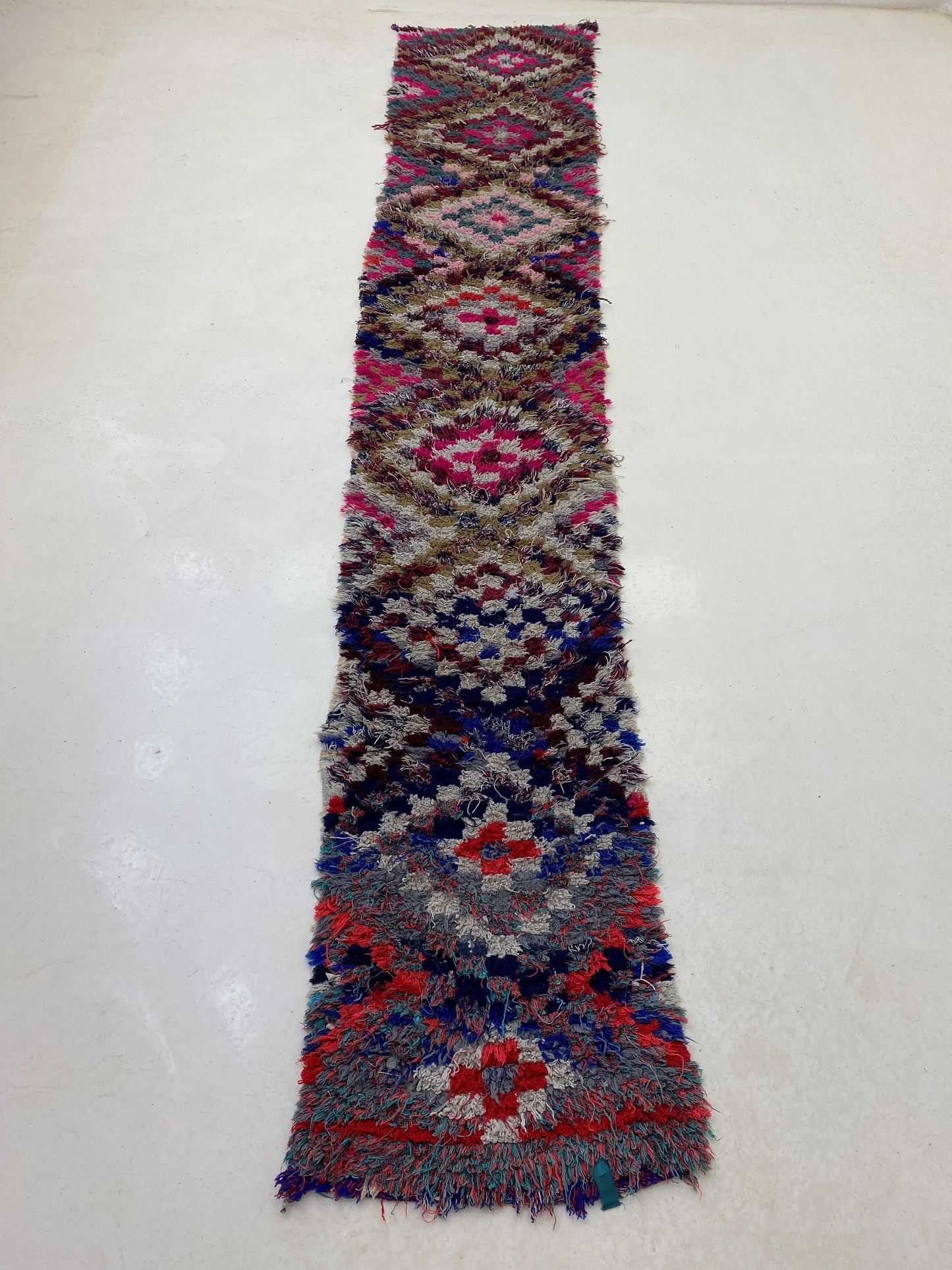 Tapis de couloir berbère marocain étroit, vintage 2x12.