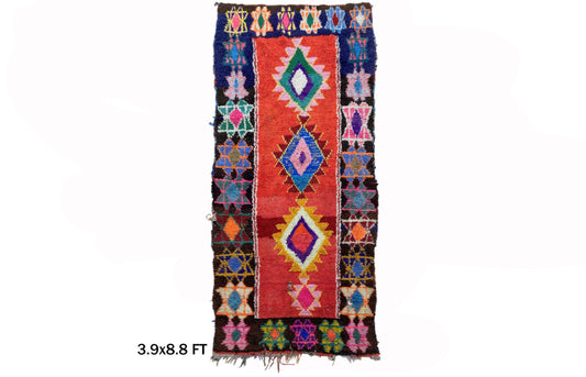 Tapis de couloir marocain vintage 4x9, tapis berbère vibrant et élégant.