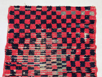 Tapis de couloir à carreaux noir et rouge, tapis marocain vintage 3x6.