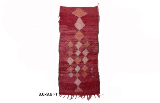 Tapis de couloir marocain rouge rustique, tapis en laine 4x9 avec motif diamant, décoration d'intérieur bohème.