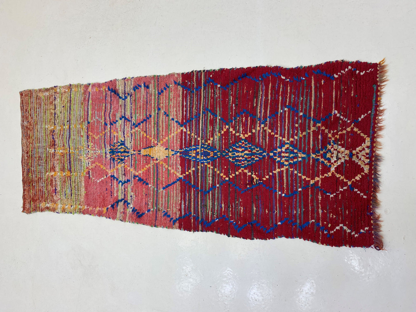 Tapis de couloir marocain étroit 2x11 pi, tapis de couloir traditionnel en laine à losanges, décoration de couloir long et étroit.