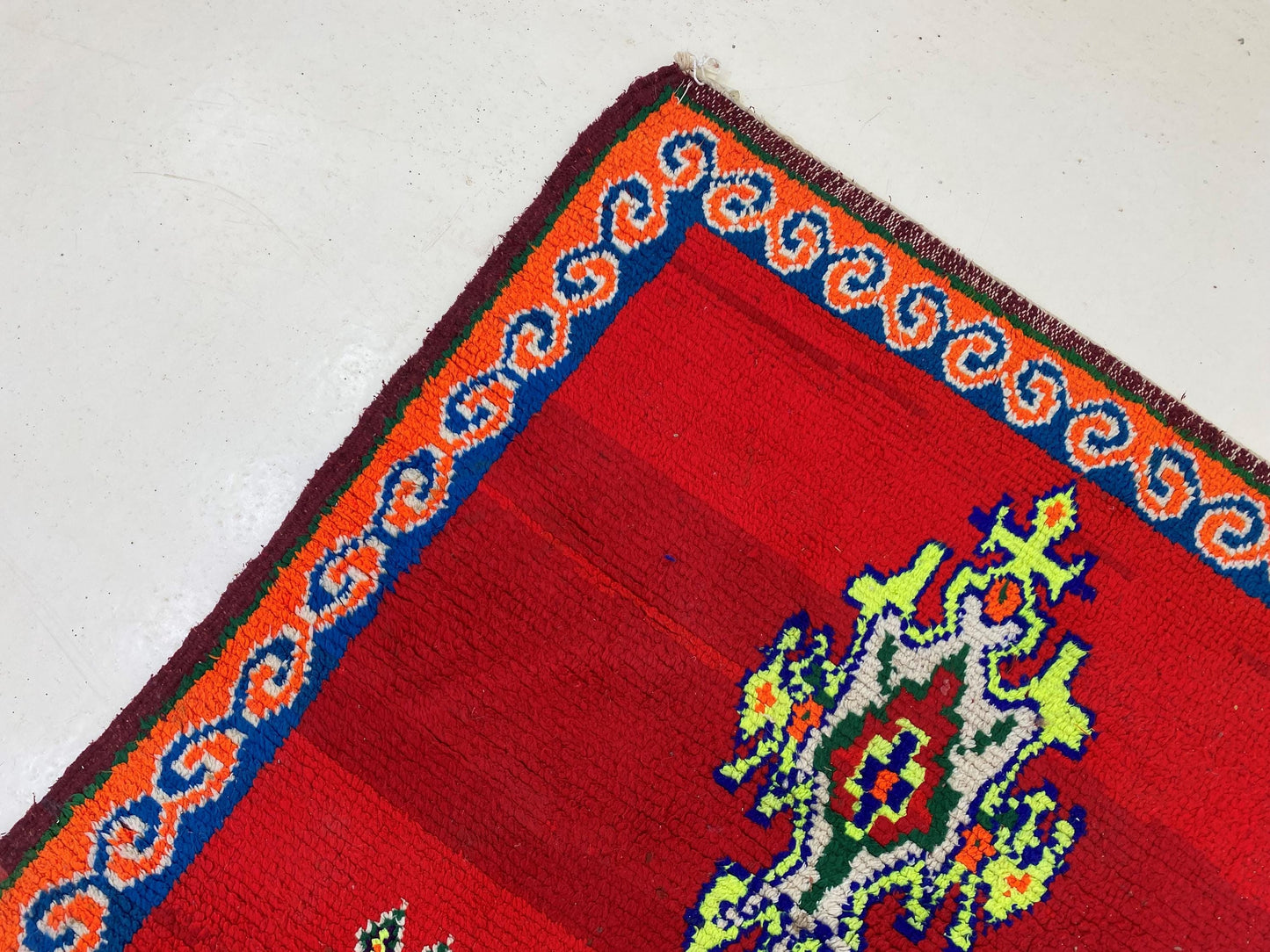 Tapis de couloir marocain rouge 3,5 x 8, tapis de couloir vintage unique.