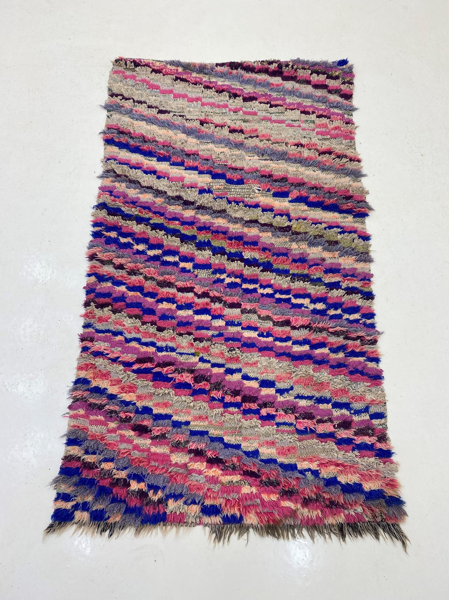 Tapis à petits carreaux 3x6 : tapis marocain coloré.