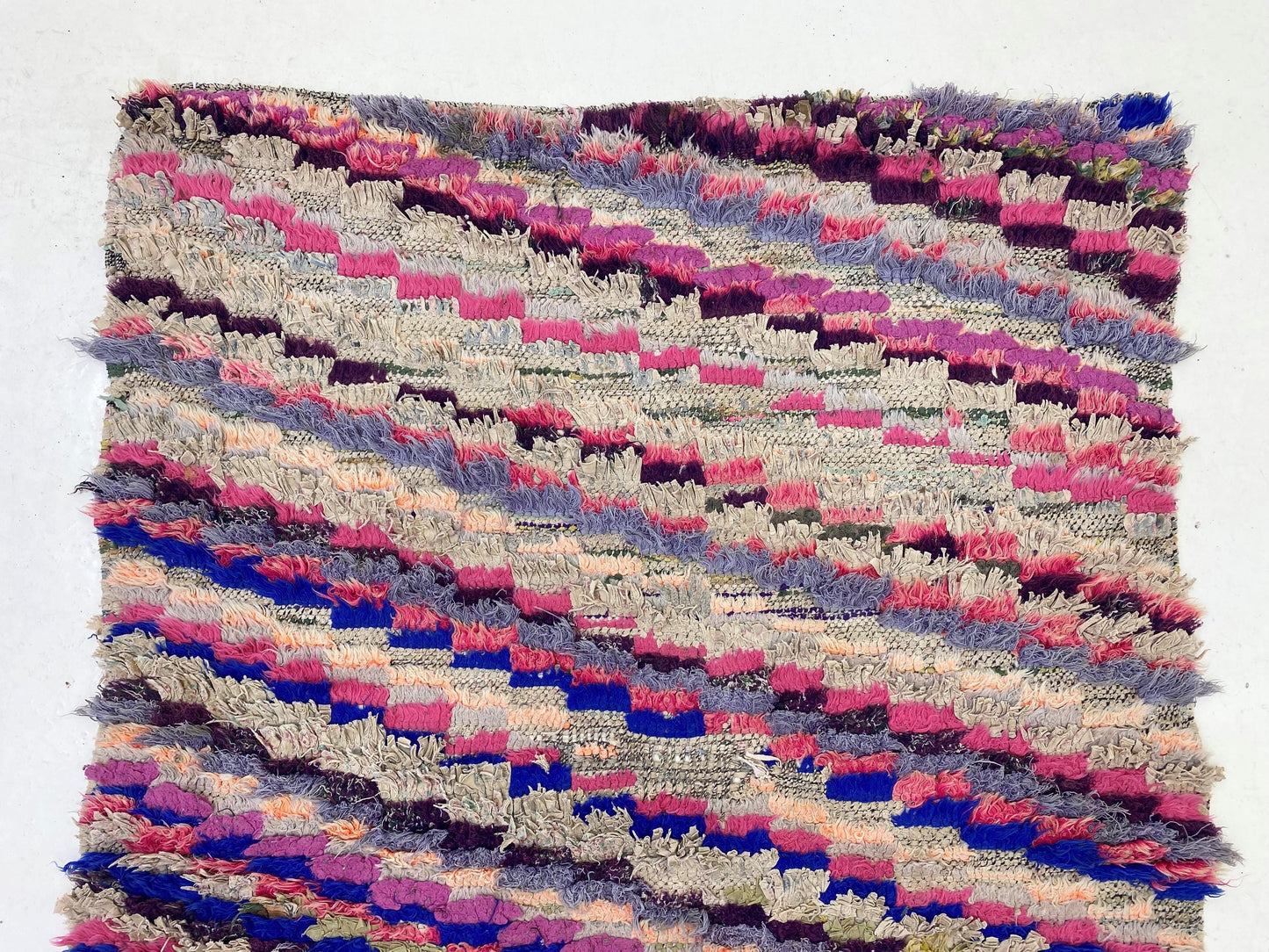 Tapis à petits carreaux 3x6 : tapis marocain coloré.