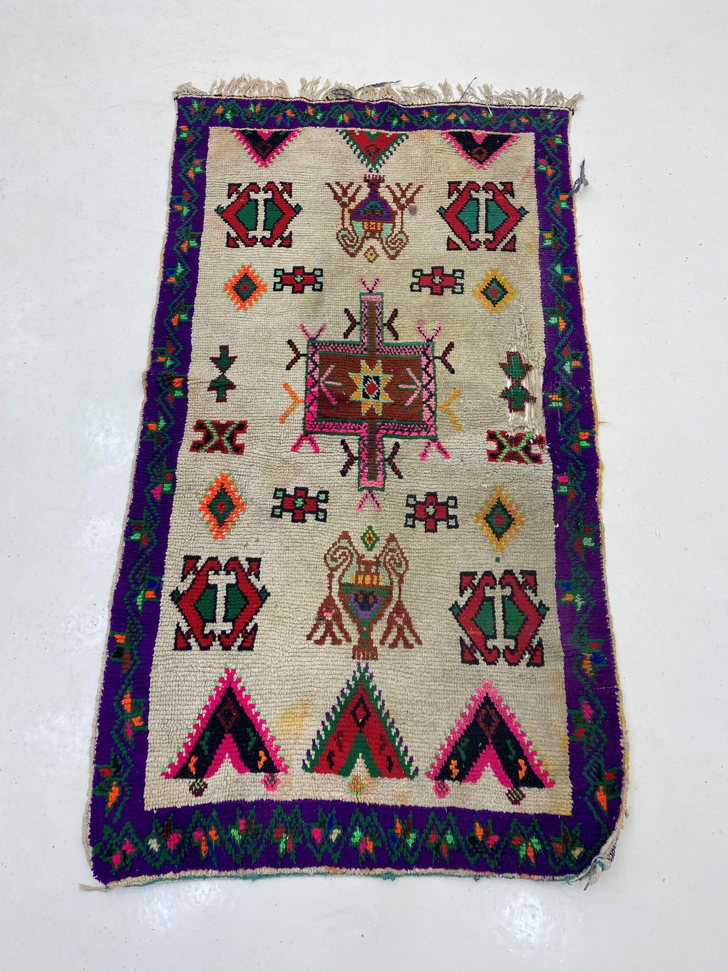 Tapis marocain bohème 3x6, décor géométrique unique en laine.