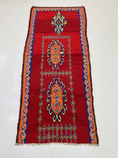 Tapis de couloir marocain rouge 3,5 x 8, tapis de couloir vintage unique.